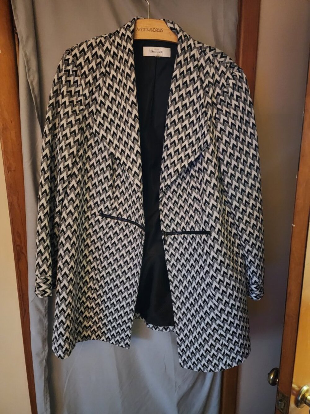 Jones Studio 14W Black White Chevron Longline Blazer Jacket Zip Detail